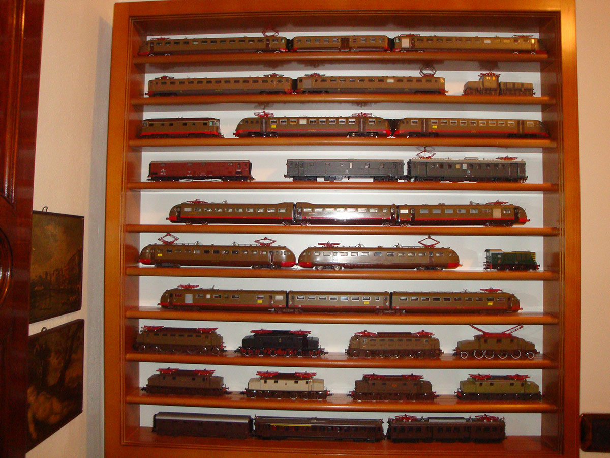 Le Vetrine Treni  MODELLISMO by Mario and Alessandro - Fermodellisti ed  ancor di più